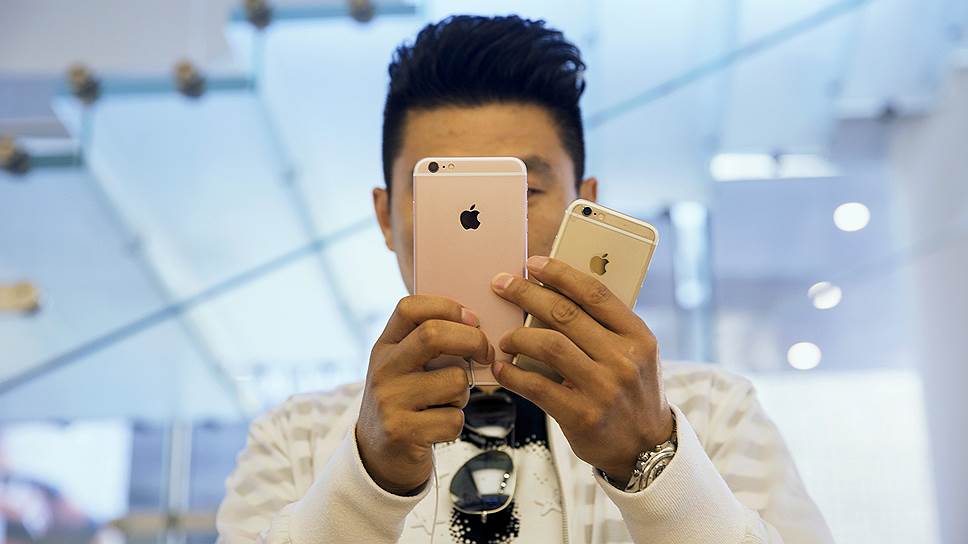 “Ъ” вспомнил, как Apple презентовала свои смартфоны 